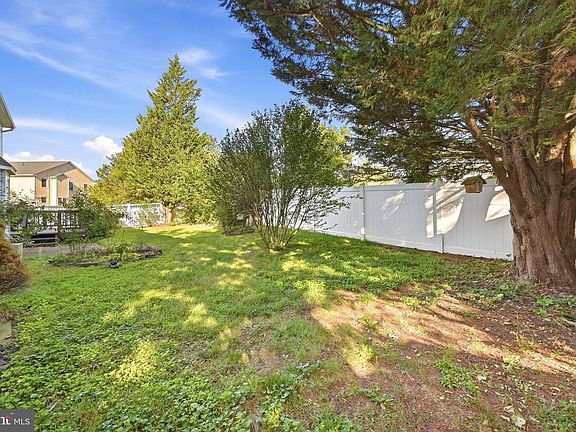 4th image of 107 Romney Pl