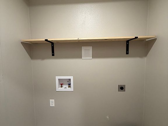 5th image of 260 E Fairview St