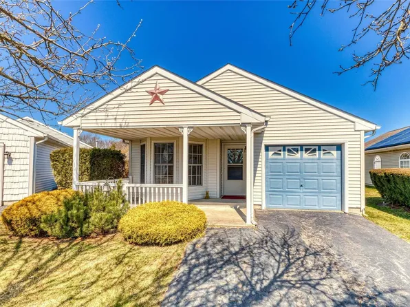 12 Willow #12, Manorville, NY 11949