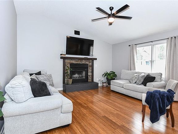 2nd image of 310 Idolbrook Dr