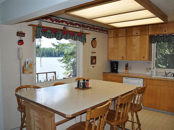 5th image of 481 Sacheen Terrace Dr