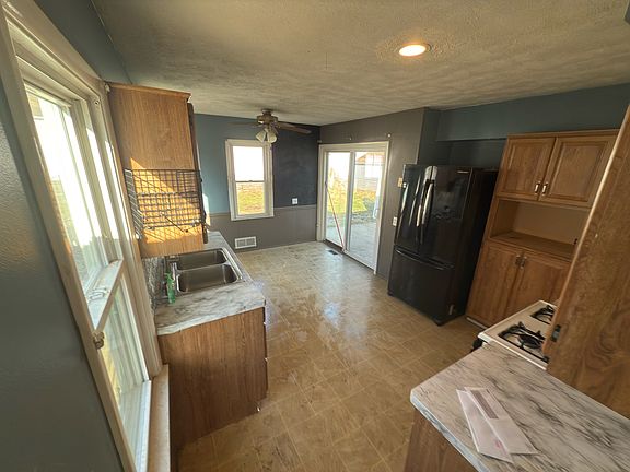 3rd image of 681 Cooper Ave