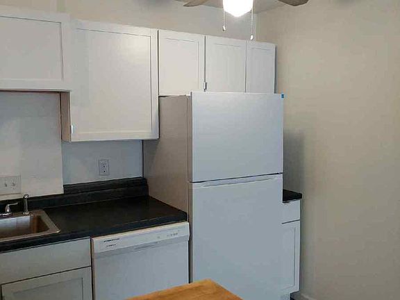 2nd image of 2140 Barclay St #105