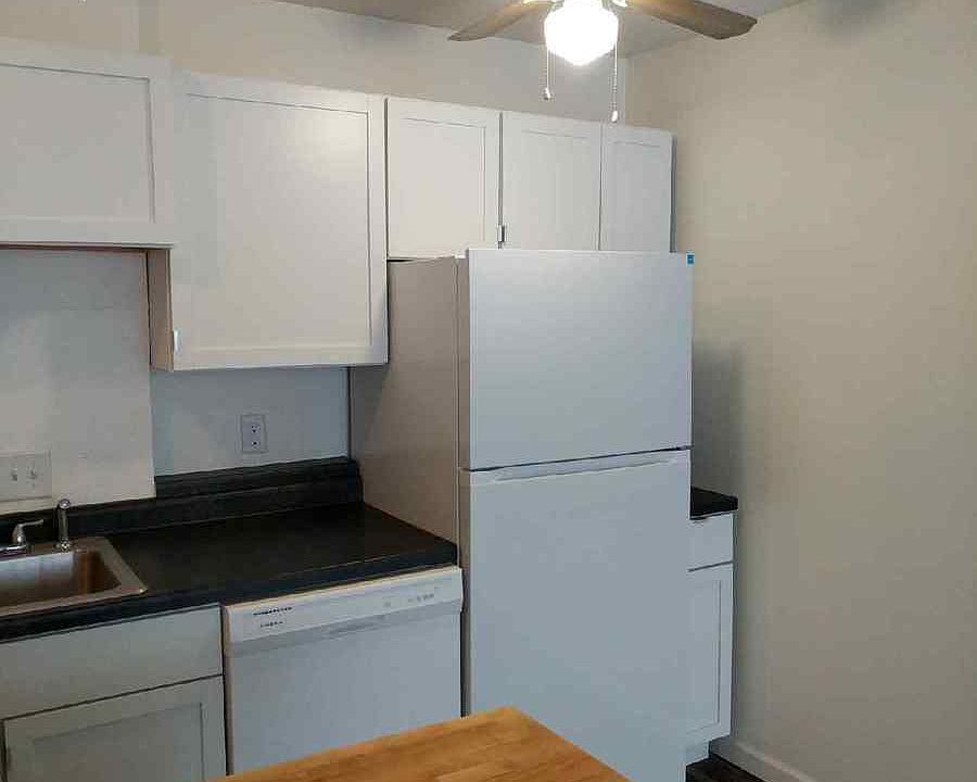 1st image of 2140 Barclay St N #105