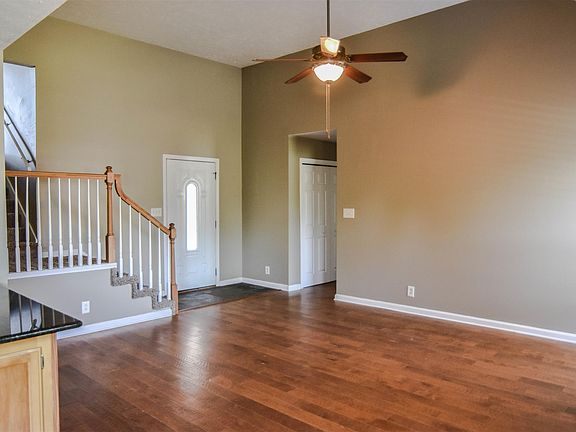 3rd image of 3625 Aurora Dr