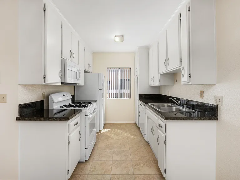 7013 Haskell Ave #203 — Photo 20