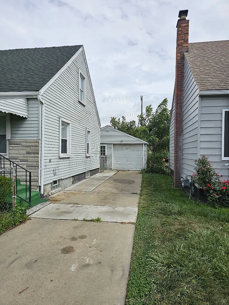3 bed, 1.5 bath, 1100 sqft, $1,250 — Photo 3