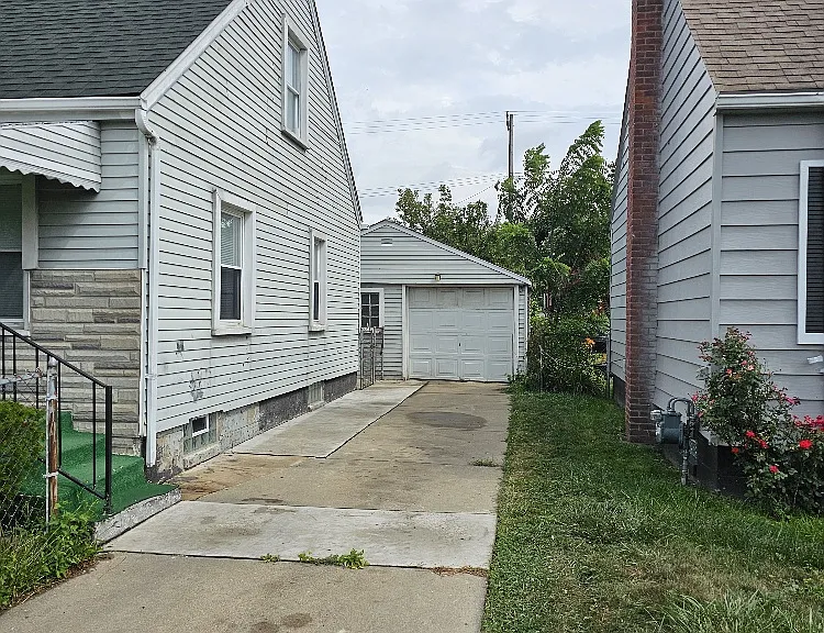 3337 S Bassett St — Photo 3