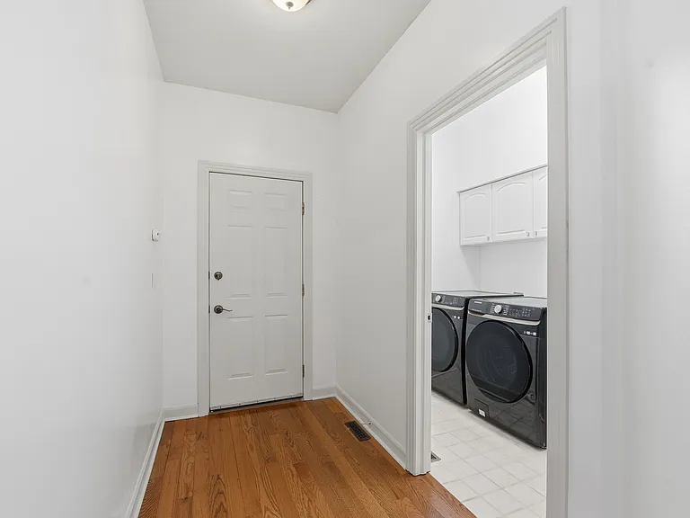 7362 Hampsted Sq N — Photo 37