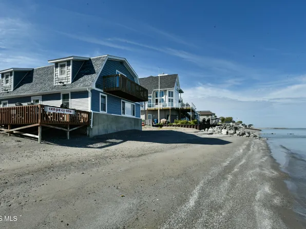 9881 W Locust Point Rd, Oak Harbor, OH 43449