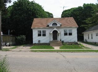 812 S 5th Ave, St Charles, IL 60174