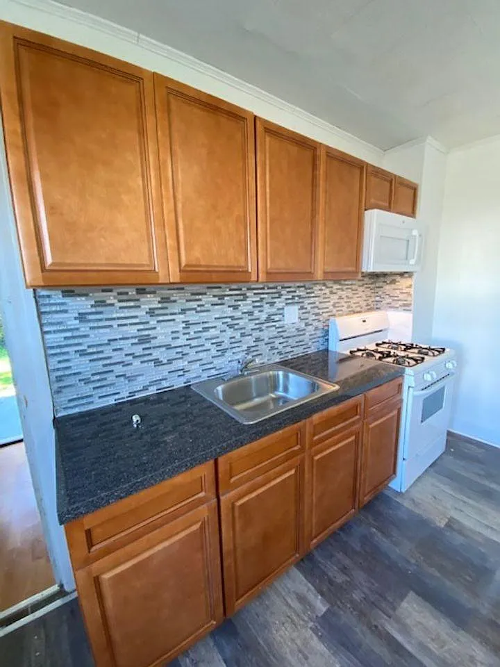 58 Norman Ave photo 1