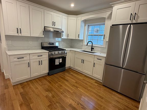 5th image of 6 Hallam St APT 1