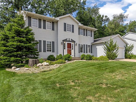 2nd image of 3333 Riverside Dr NE