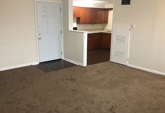 2nd image of 123 Market St