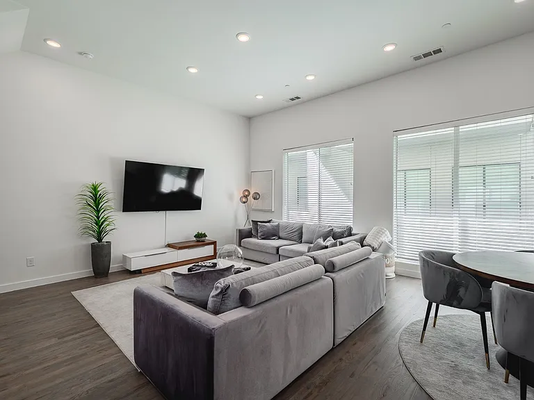 5002 San Jacinto St #106 — Photo 16