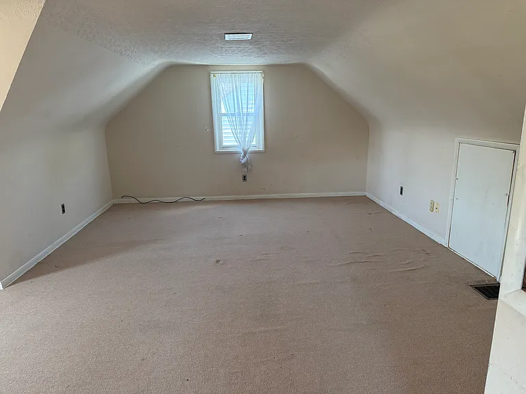 13901 Eastwood Blvd — Photo 12