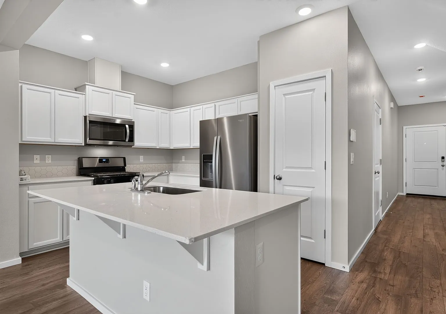 3 bed, 2.5 bath, 1480 sqft, $2,250 — Photo 4