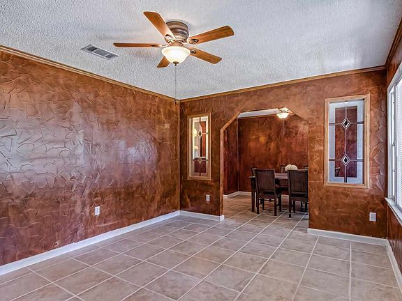 5th image of 3925 Charlton Ave