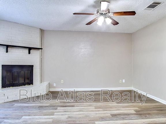 4th image of 3901 Royal Crest Dr