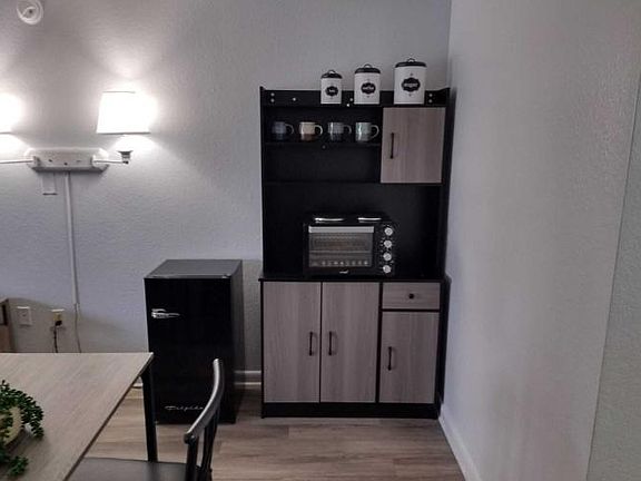 5th image of 1815 W Vine St #50387062a