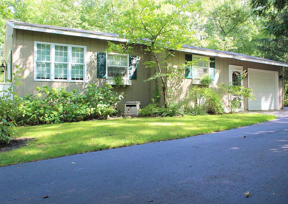 1st image of 11470 Grand River Dr SE