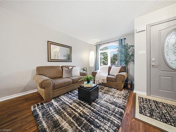 4th image of 58 Waterloo St #4