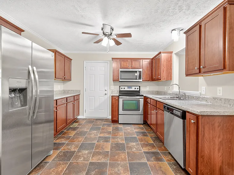 2504 Angelyn Dr — Photo 15