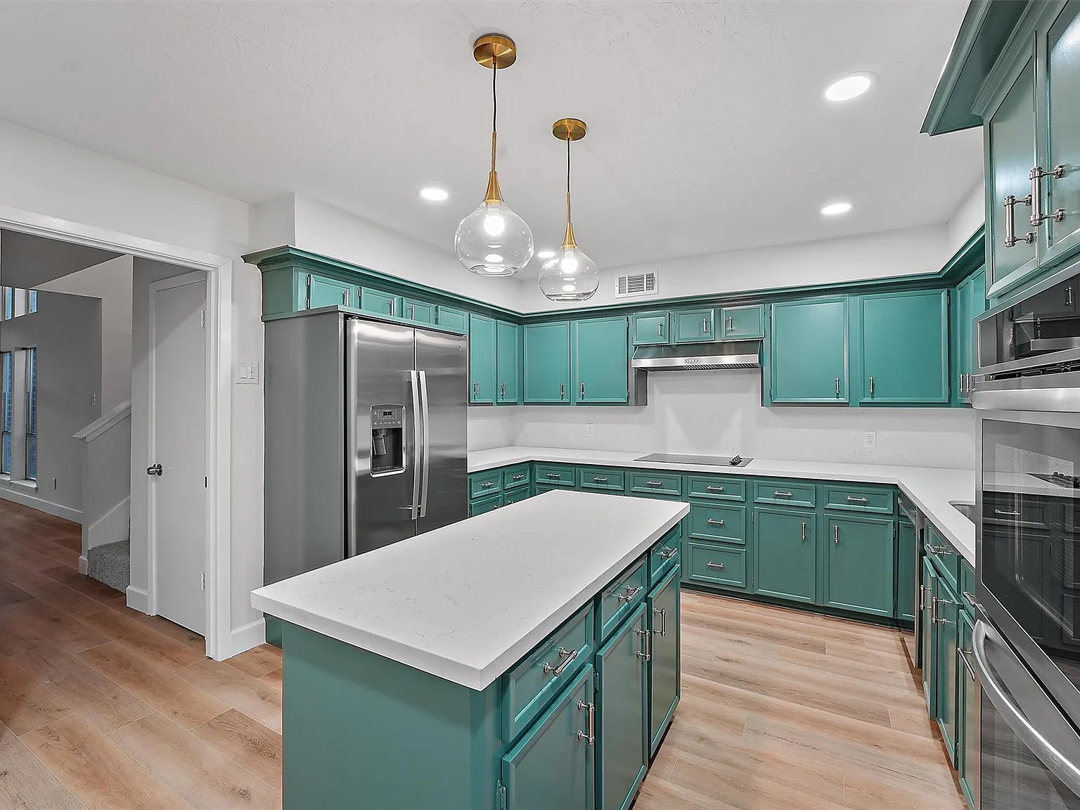 4 bed, 2.5 bath, 2573 sqft, $2,450 — Photo 3