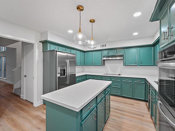 3rd image of 3622 Highland Lakes Dr