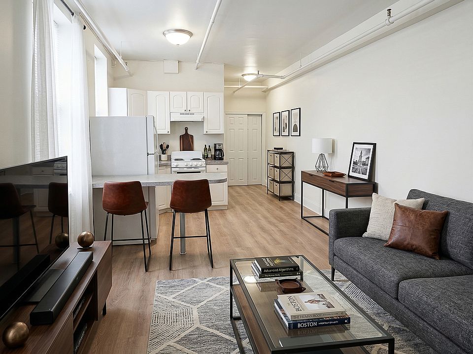 1st image of 14 Orkney Rd APT 1B