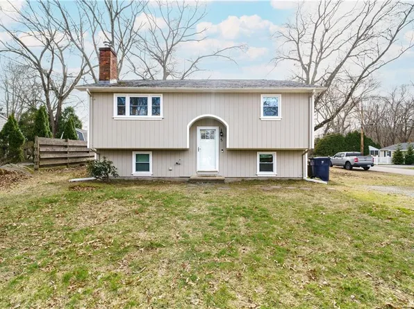 5 Calypso Dr N, Saunderstown, RI 02874