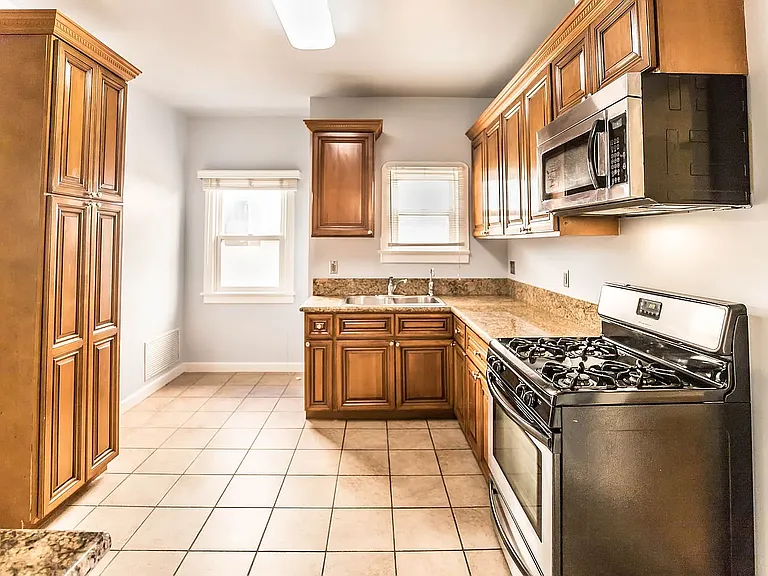 325 N Stanley Ave #327-1/2 — Photo 12