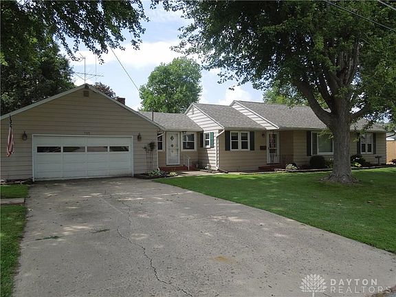 3rd image of 709 Stichter St