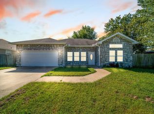 802 N 3rd St, Grove, OK 74344