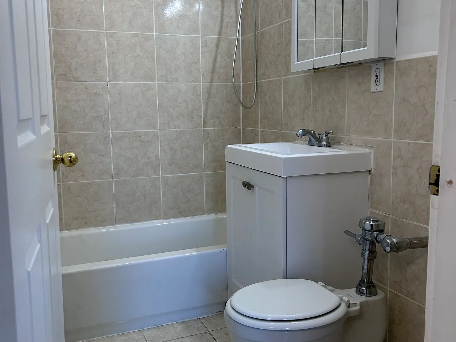 1 bed, $2,600 — Photo 4
