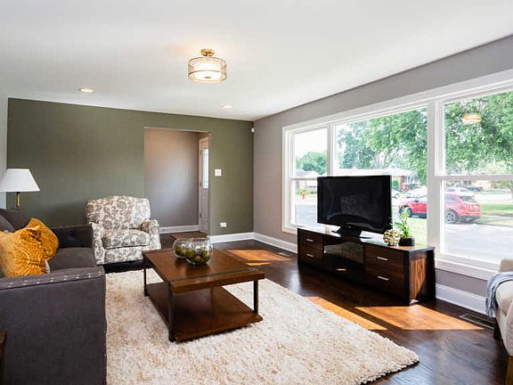 2nd image of 2901 W 98th Pl