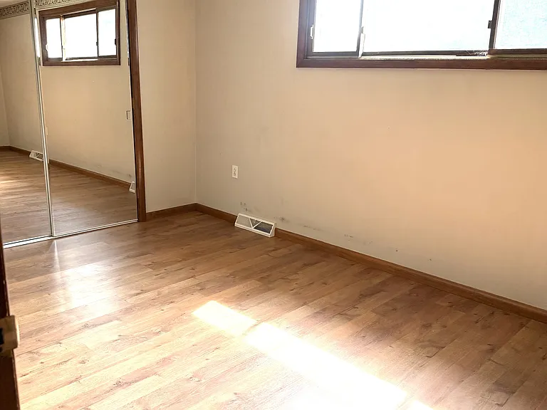 223 James St — Photo 7