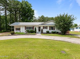 221 Blueberry Ln, New Bern, NC 28560