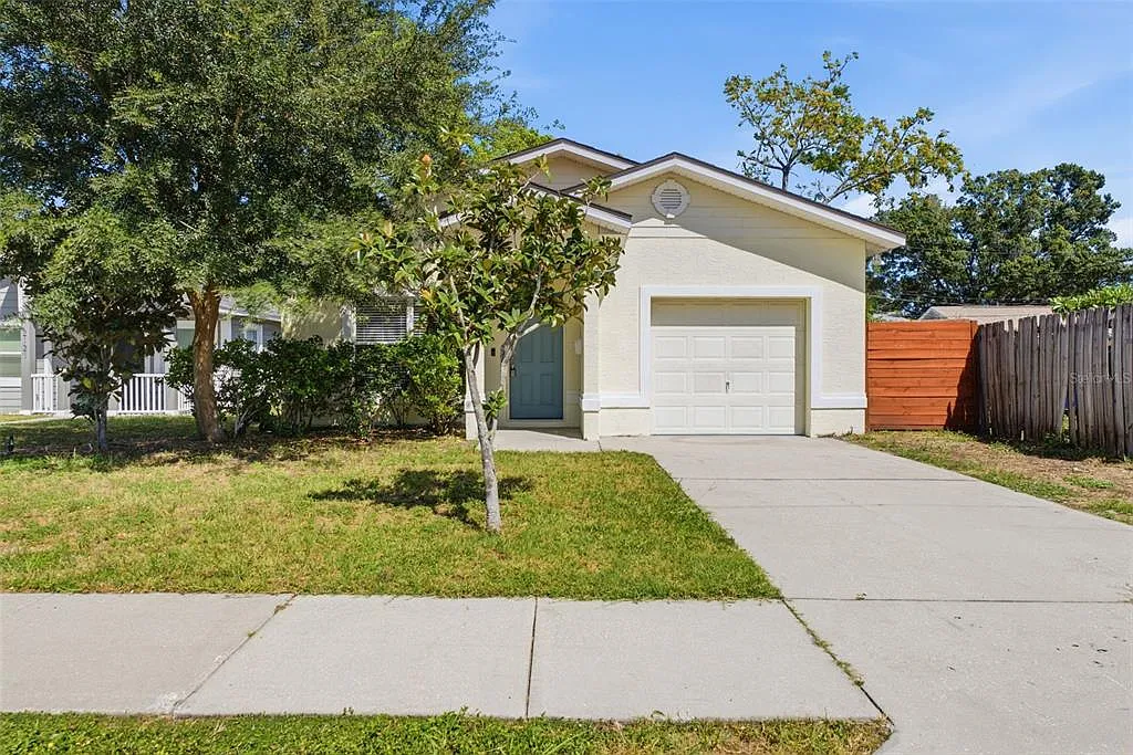 3 bed, 2.0 bath, 1112 sqft, $2,500 — Photo 2