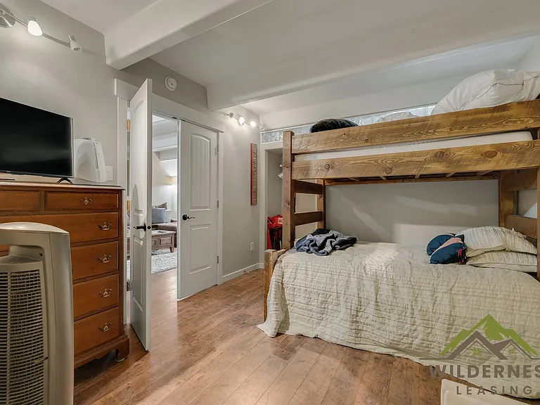 220 E La Bonte St #B — Photo 10