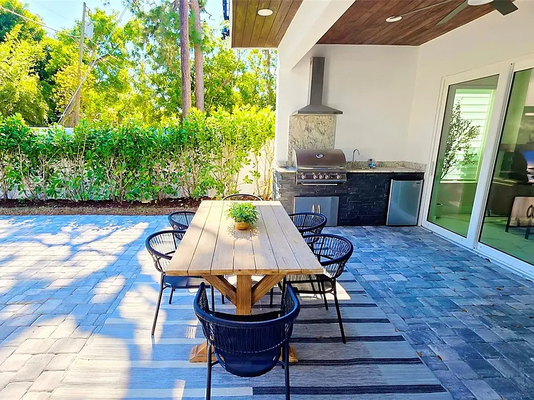 1156 Cocoanut Ave — Photo 36