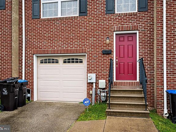 2nd image of 9 E Roberts St