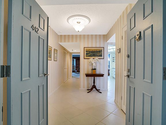 4th image of 123 Lakeshore Drive #442