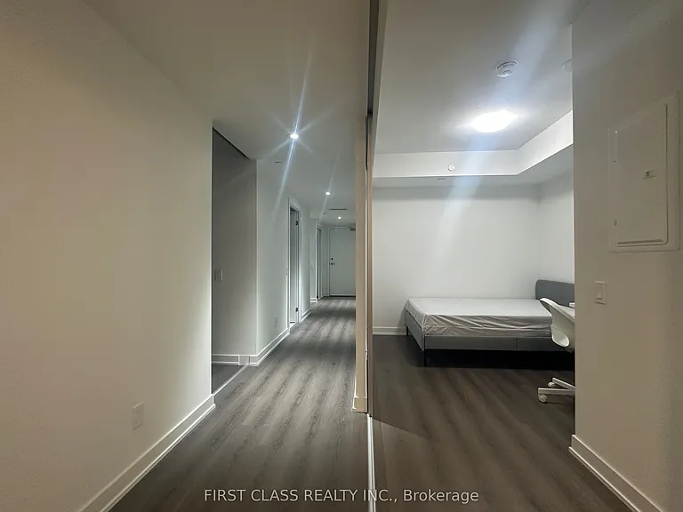 8 Wellesley St W #706 — Photo 6