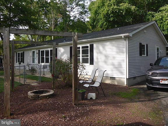 5th image of 106 Edgewater Ave
