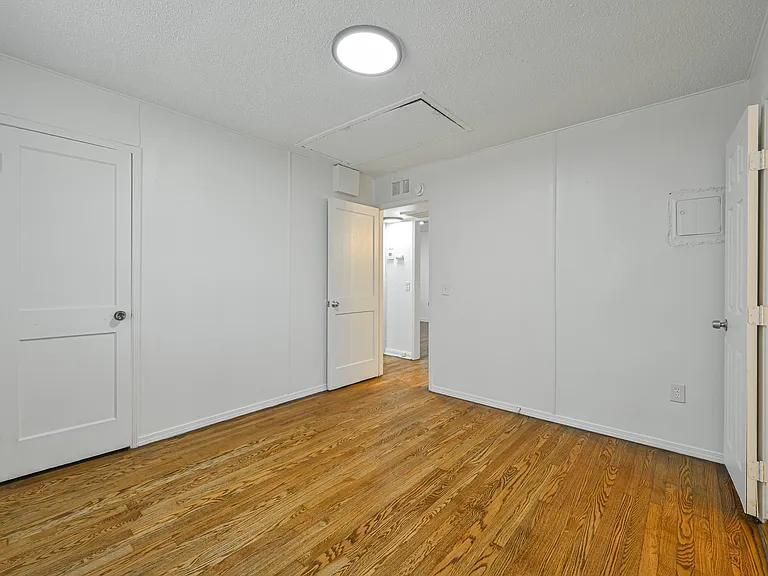 713 NE 34th Ter — Photo 20