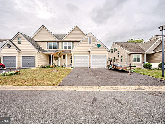 3rd image of 720 Lexington Dr