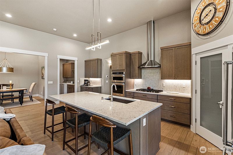 4th image of 6105 132nd Street Ct NW