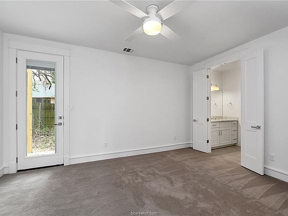 4th image of 212 Tarrow St